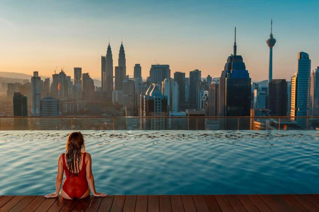 Regalia Suites Infinity Pool クアラルンプール エクステリア 写真