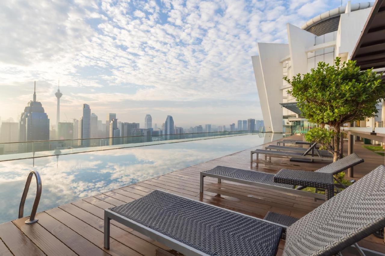 Regalia Suites Infinity Pool クアラルンプール エクステリア 写真